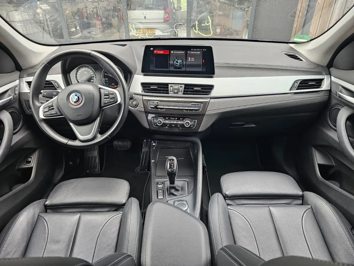 sDrive20i VDL Nedcar Edition | LED | Trekhaak | Leder | Stoelverwarming | Camera | Elek. achterklep |
