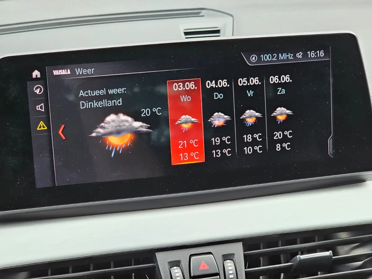 sDrive20i VDL Nedcar Edition | LED | Trekhaak | Leder | Stoelverwarming | Camera | Elek. achterklep |