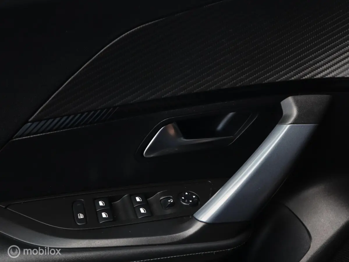 1.2 PT Allure Navi|Camera|3D Cockpit|LED|1/2Leer|Carplay|DonkerGlas