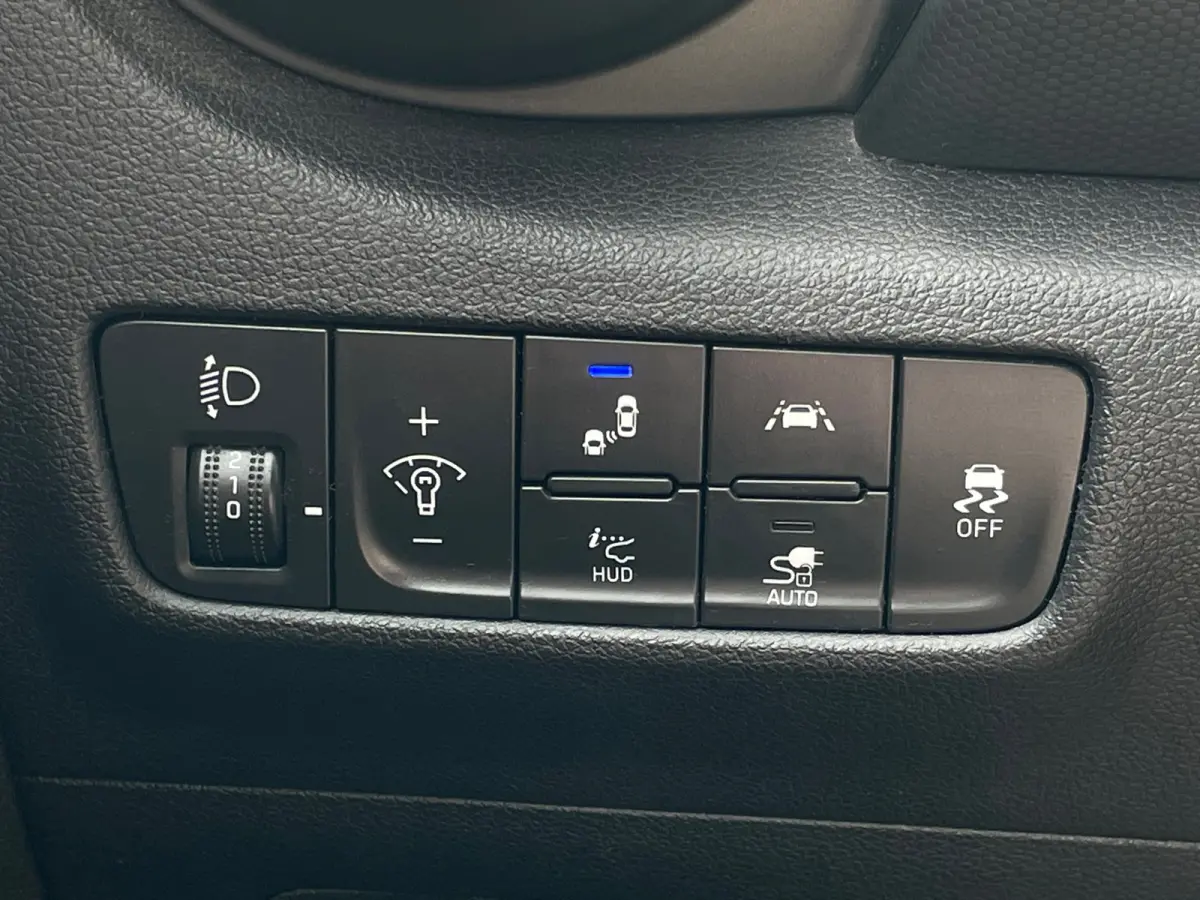 EV Premium 64 kWh SOH100%|1E EIG DEALEROND|STOEL.VRM+VERKOELING|LEER|KEYLESSGO|HEADUP|STUUR.VRM|LANE ASS|ADAPT.CRUISE