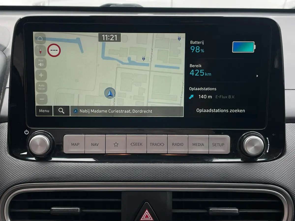 EV Premium 64 kWh SOH100%|1E EIG DEALEROND|STOEL.VRM+VERKOELING|LEER|KEYLESSGO|HEADUP|STUUR.VRM|LANE ASS|ADAPT.CRUISE