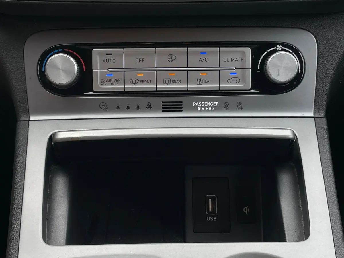 EV Premium 64 kWh SOH100%|1E EIG DEALEROND|STOEL.VRM+VERKOELING|LEER|KEYLESSGO|HEADUP|STUUR.VRM|LANE ASS|ADAPT.CRUISE