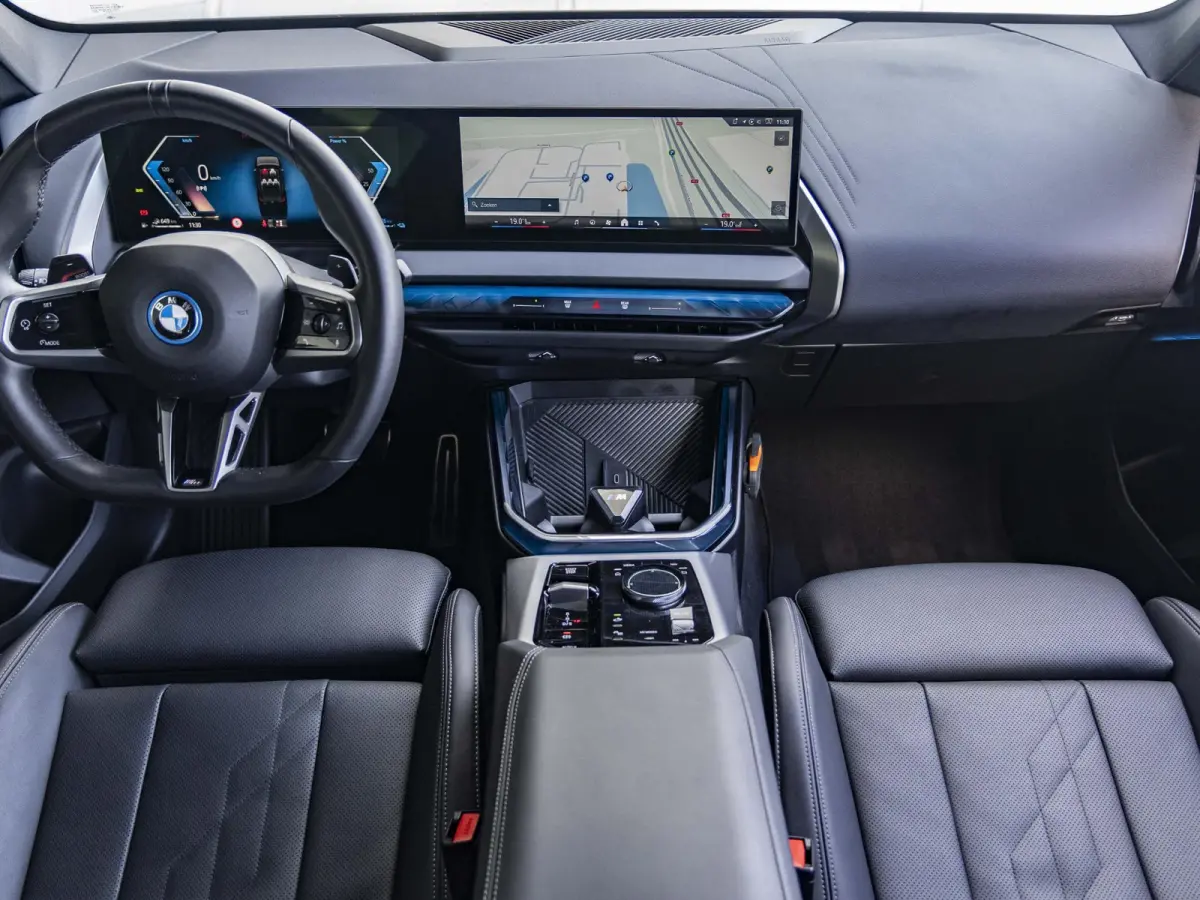 xDrive30e | M Sportpakket | Premium Pack | Comfort Access | 20 inch | Trekhaak | Glazen panoramadak | Harman Kardon