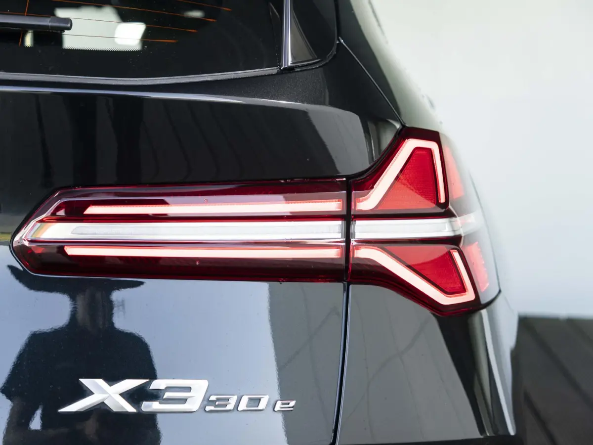 xDrive30e | M Sportpakket | Premium Pack | Comfort Access | 20 inch | Trekhaak | Glazen panoramadak | Harman Kardon