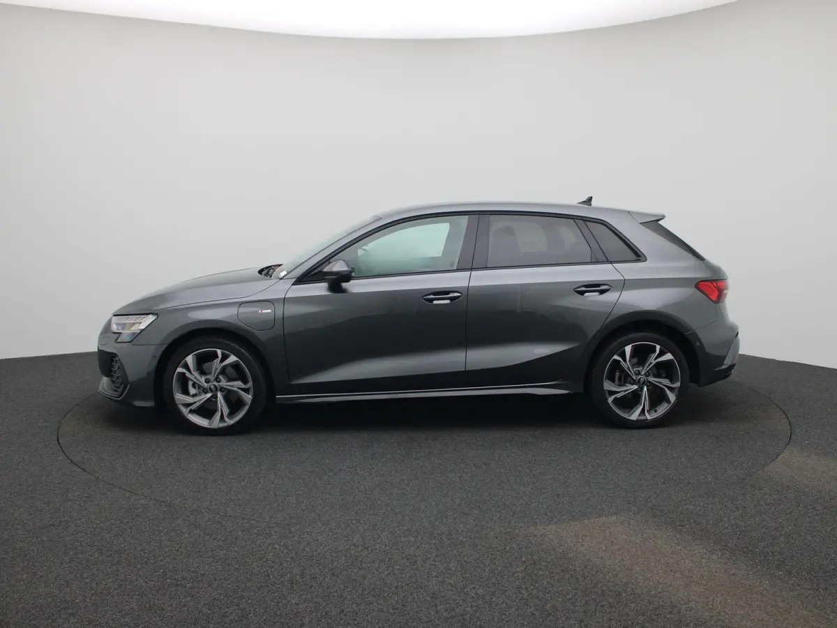 40 TFSI e S edition 204 PK | Adaptive cruise control | Navigatie | Sonos | Climate control | Achteruitrijcamera | Head-up display | Stoelverwarming | Optiekpakket zwart plus | Ledkoplampen |