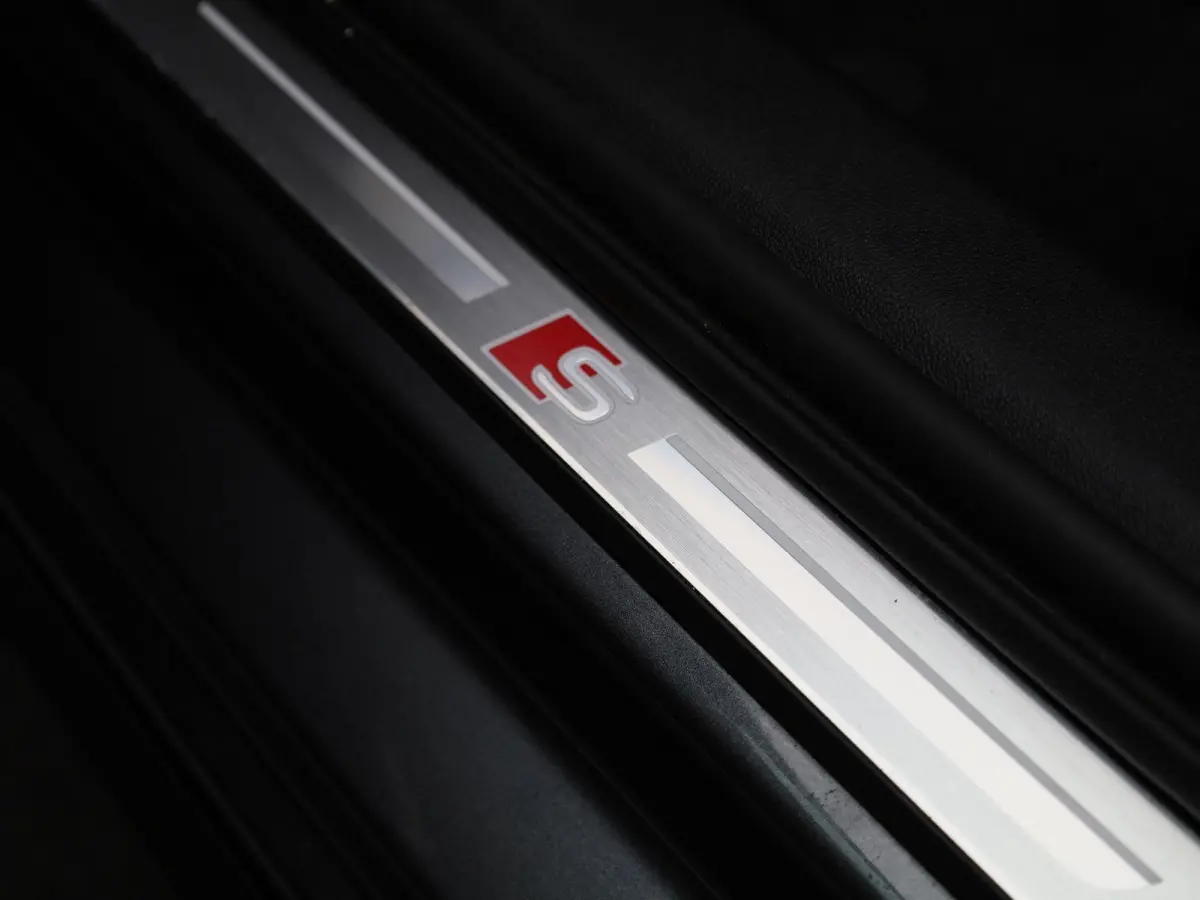40 TFSI e S edition 204 PK | Adaptive cruise control | Navigatie | Sonos | Climate control | Achteruitrijcamera | Head-up display | Stoelverwarming | Optiekpakket zwart plus | Ledkoplampen |