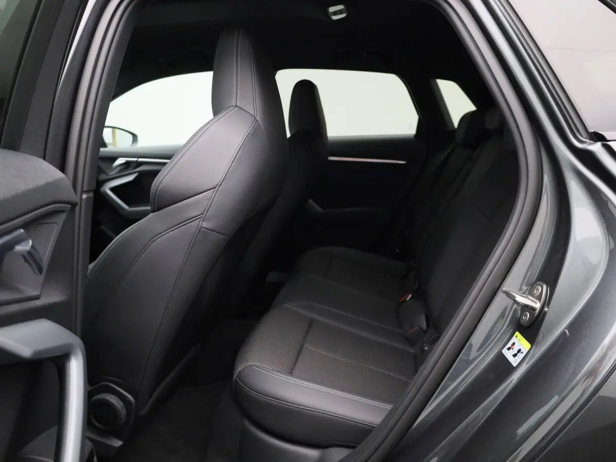 40 TFSI e S edition 204 PK | Adaptive cruise control | Navigatie | Sonos | Climate control | Achteruitrijcamera | Head-up display | Stoelverwarming | Optiekpakket zwart plus | Ledkoplampen |
