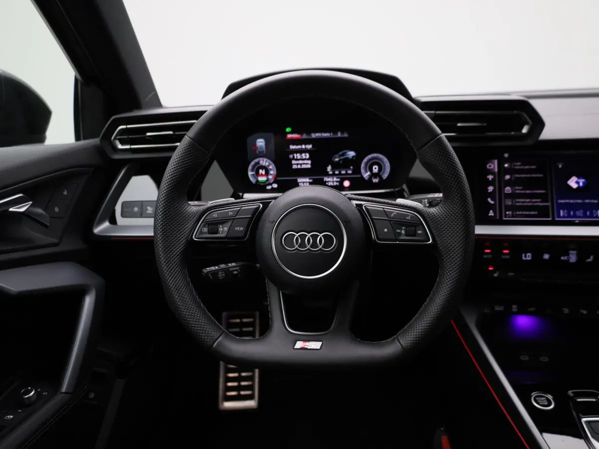 40 TFSI e S edition 204 PK | Adaptive cruise control | Navigatie | Sonos | Climate control | Achteruitrijcamera | Head-up display | Stoelverwarming | Optiekpakket zwart plus | Ledkoplampen |