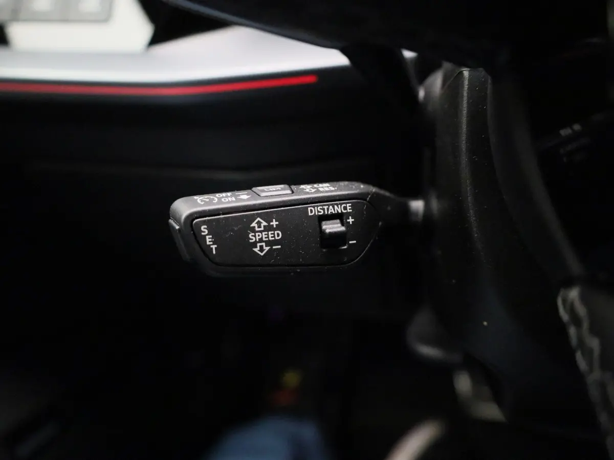40 TFSI e S edition 204 PK | Adaptive cruise control | Navigatie | Sonos | Climate control | Achteruitrijcamera | Head-up display | Stoelverwarming | Optiekpakket zwart plus | Ledkoplampen |