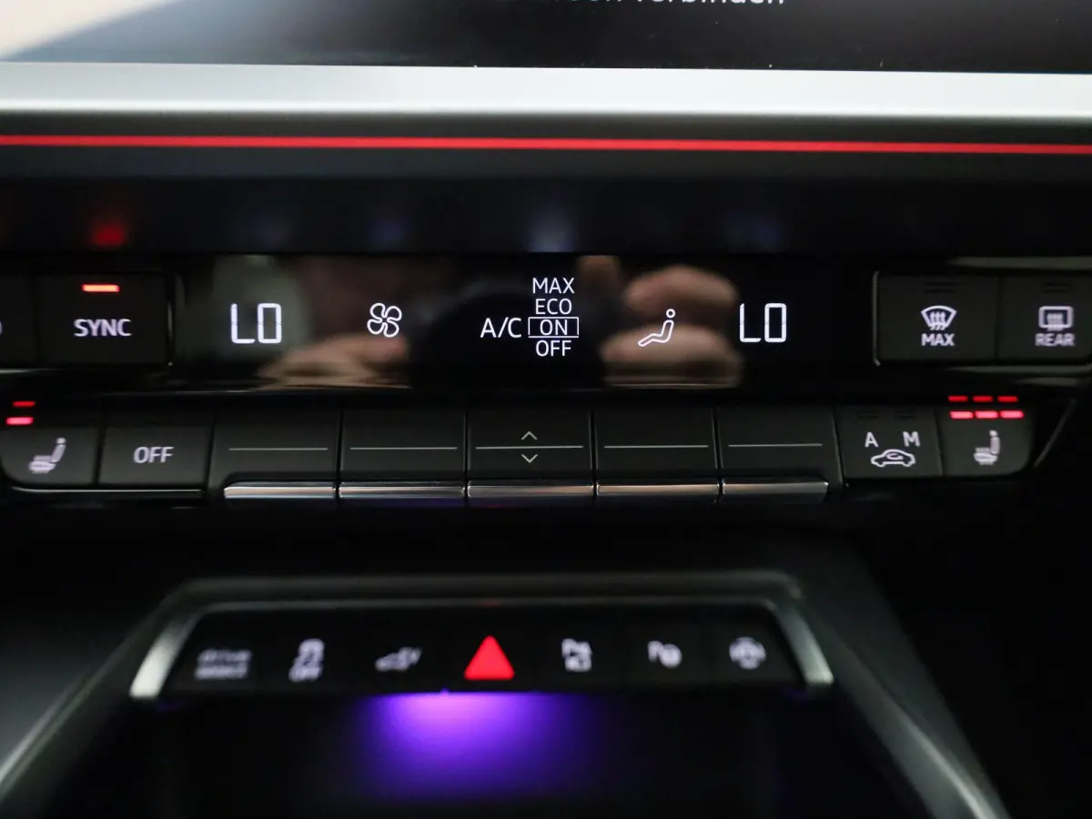 40 TFSI e S edition 204 PK | Adaptive cruise control | Navigatie | Sonos | Climate control | Achteruitrijcamera | Head-up display | Stoelverwarming | Optiekpakket zwart plus | Ledkoplampen |