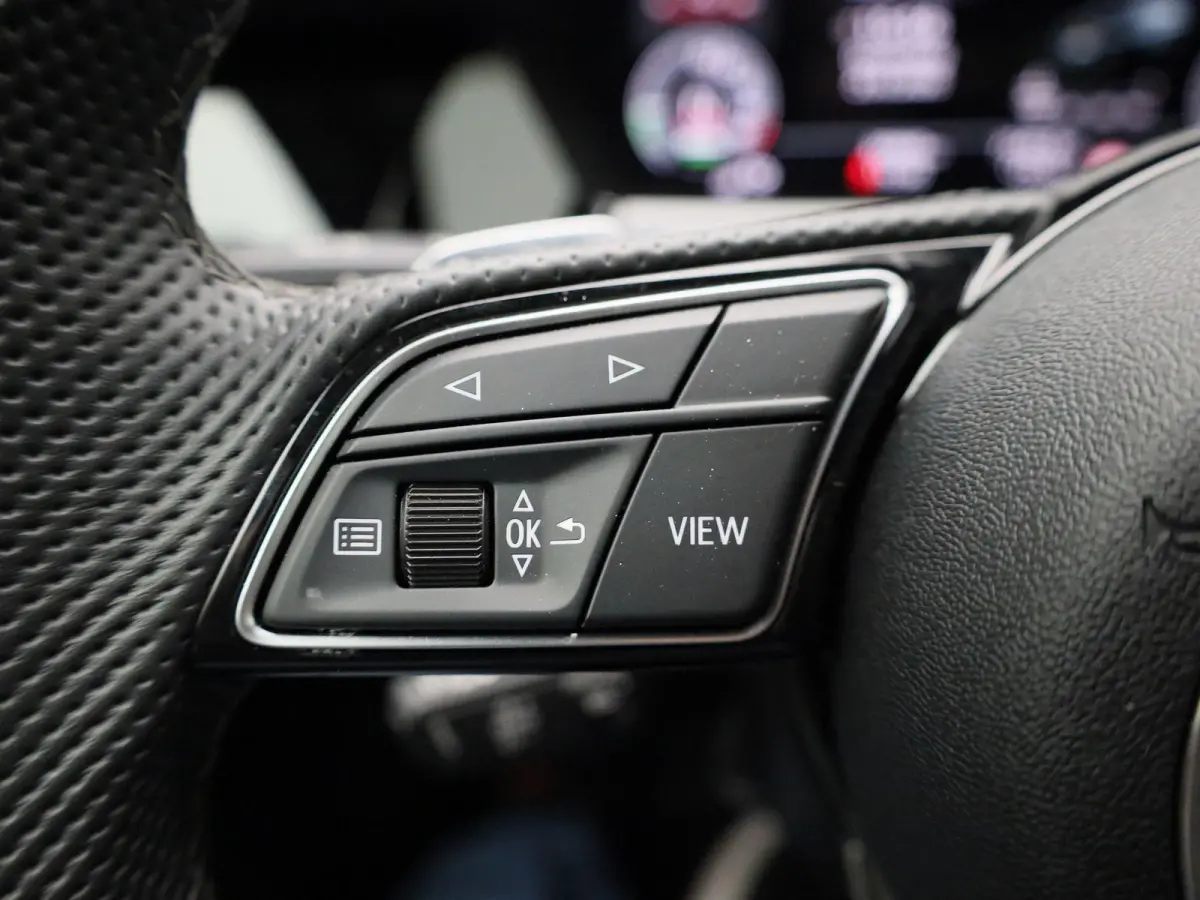 40 TFSI e S edition 204 PK | Adaptive cruise control | Navigatie | Sonos | Climate control | Achteruitrijcamera | Head-up display | Stoelverwarming | Optiekpakket zwart plus | Ledkoplampen |