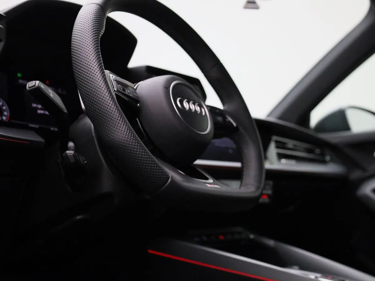 40 TFSI e S edition 204 PK | Adaptive cruise control | Navigatie | Sonos | Climate control | Achteruitrijcamera | Head-up display | Stoelverwarming | Optiekpakket zwart plus | Ledkoplampen |