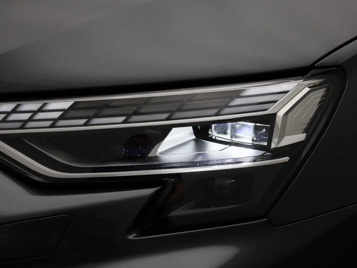 40 TFSI e S edition 204 PK | Adaptive cruise control | Navigatie | Sonos | Climate control | Achteruitrijcamera | Head-up display | Stoelverwarming | Optiekpakket zwart plus | Ledkoplampen |
