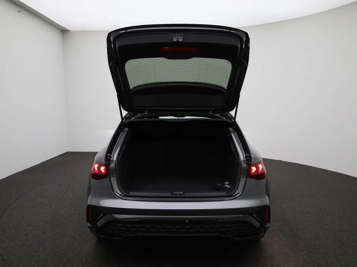 40 TFSI e S edition 204 PK | Adaptive cruise control | Navigatie | Sonos | Climate control | Achteruitrijcamera | Head-up display | Stoelverwarming | Optiekpakket zwart plus | Ledkoplampen |