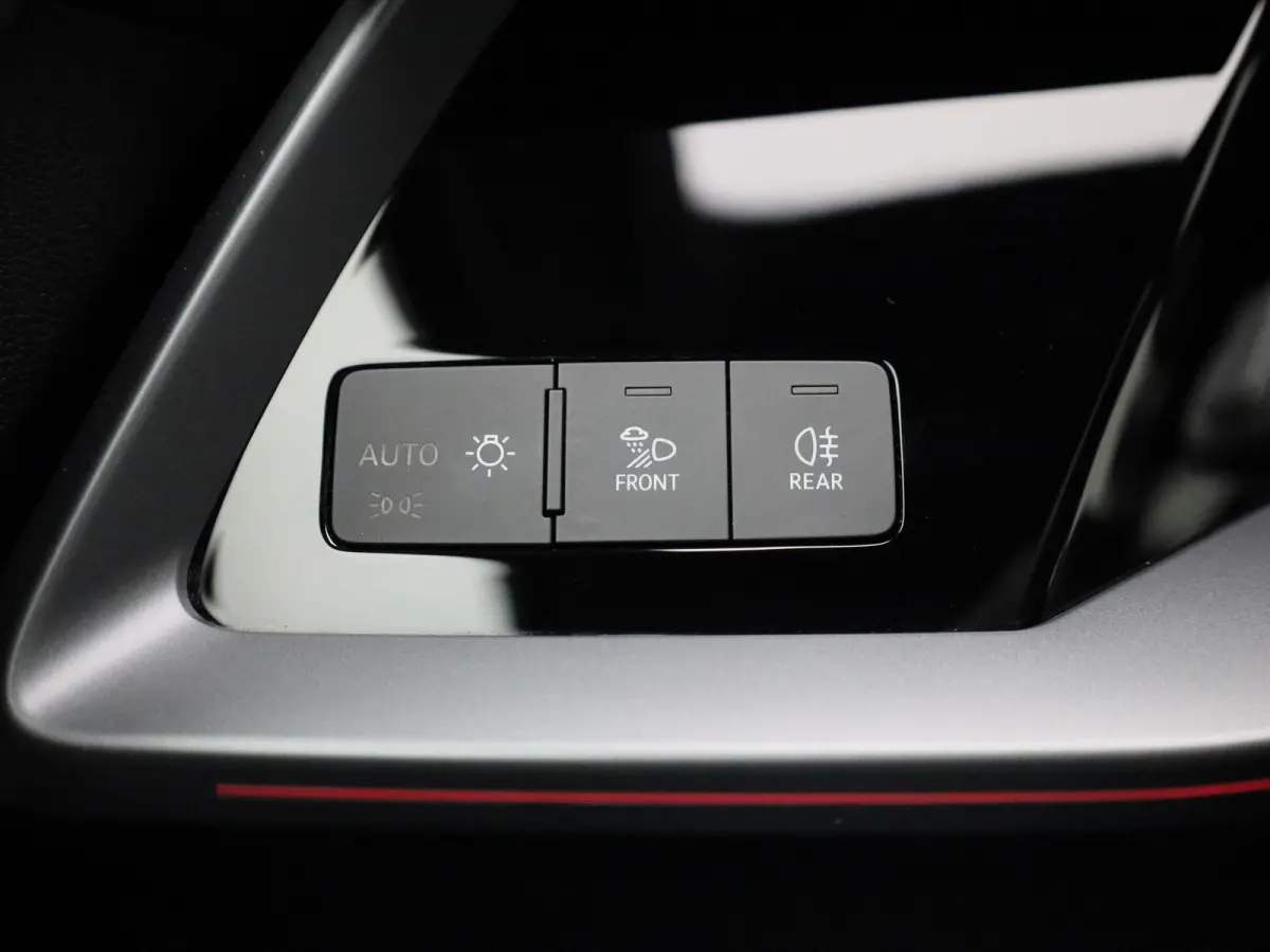 40 TFSI e S edition 204 PK | Adaptive cruise control | Navigatie | Sonos | Climate control | Achteruitrijcamera | Head-up display | Stoelverwarming | Optiekpakket zwart plus | Ledkoplampen |