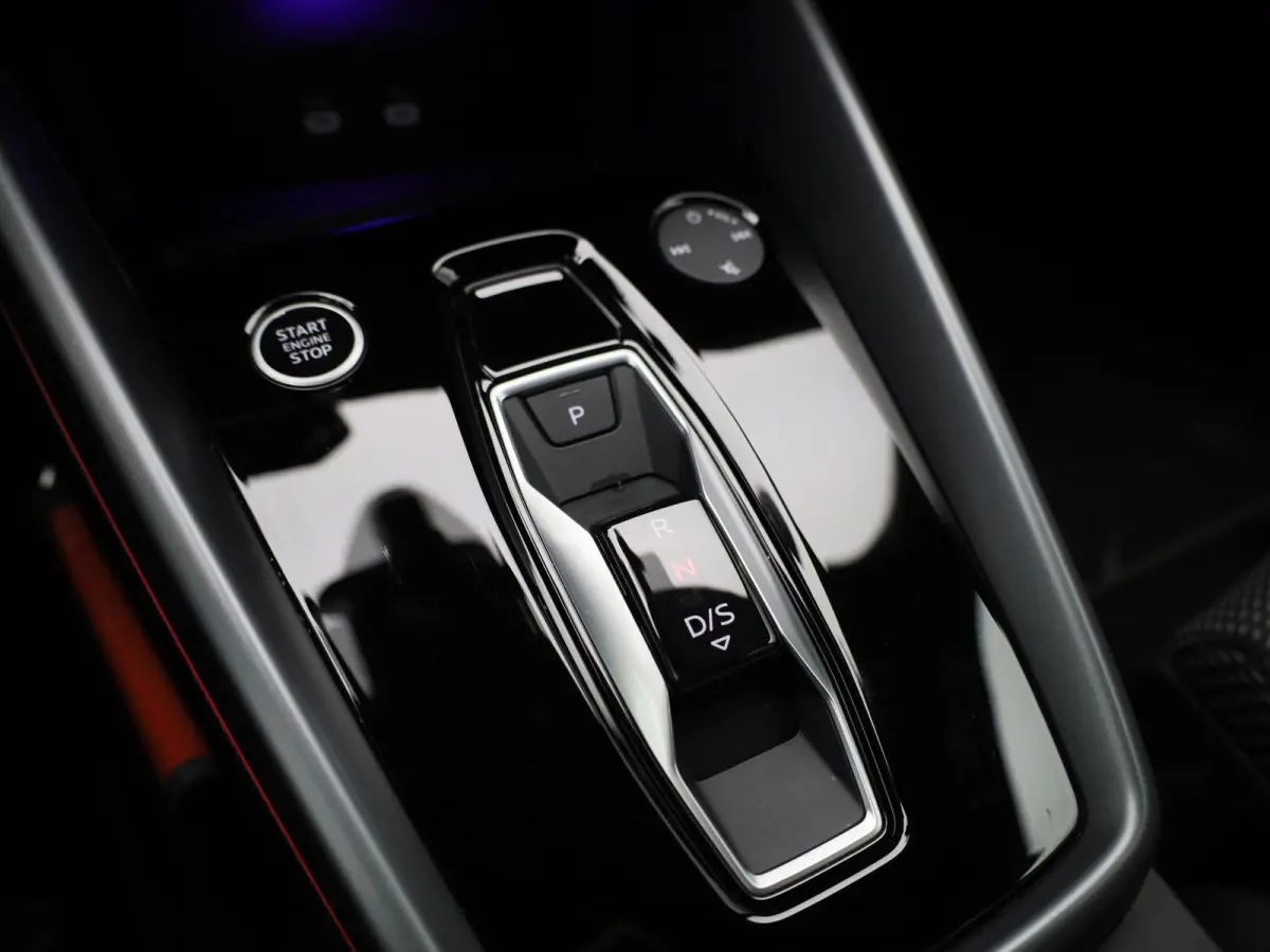 40 TFSI e S edition 204 PK | Adaptive cruise control | Navigatie | Sonos | Climate control | Achteruitrijcamera | Head-up display | Stoelverwarming | Optiekpakket zwart plus | Ledkoplampen |