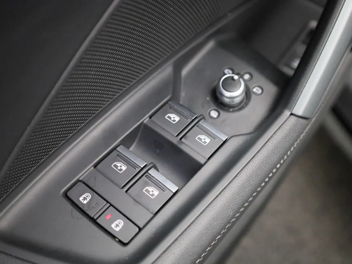 40 TFSI e S edition 204 PK | Adaptive cruise control | Navigatie | Sonos | Climate control | Achteruitrijcamera | Head-up display | Stoelverwarming | Optiekpakket zwart plus | Ledkoplampen |