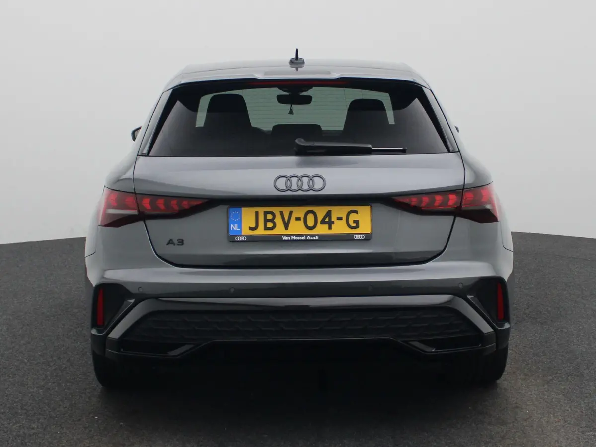 40 TFSI e S edition 204 PK | Adaptive cruise control | Navigatie | Sonos | Climate control | Achteruitrijcamera | Head-up display | Stoelverwarming | Optiekpakket zwart plus | Ledkoplampen |