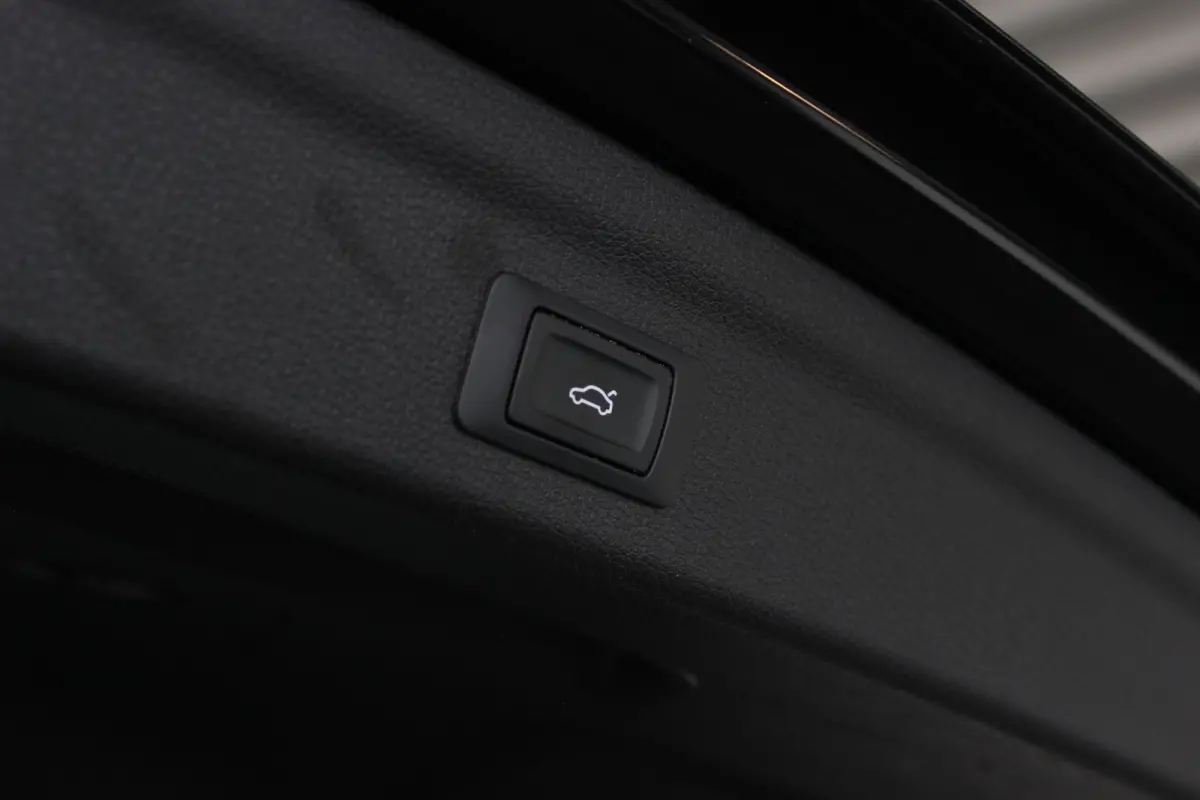 35 TFSI S-Line Trekhaak | LED Matrix | Carplay | Adapt. Cruise | Navi | Bluetooth | Sportstoelen | 18" LMV | PDC V+A