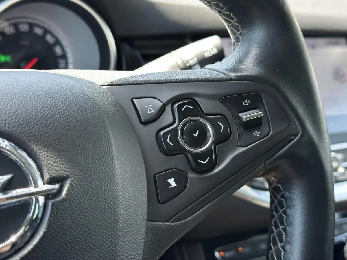 1.4 Innovation, Camera, PDC, Carplay, OpelEye etc