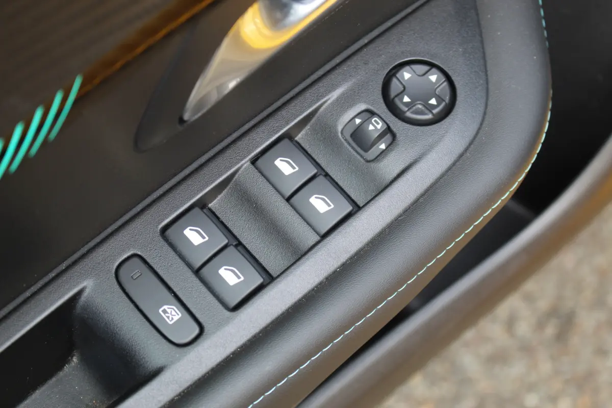 EV Allure Pack 50 kWh 3-Fase | Camera | CarPlay | Climate& Cruise C. | PDC V&A | 16" LMV | 3-Fase | Camera | CarPlay | Climate& Cruise C. | PDC V&A | 16" LMV |