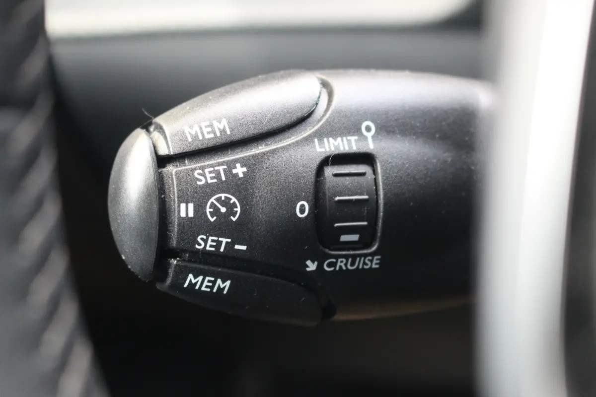 EV Allure Pack 50 kWh 3-Fase | Camera | CarPlay | Climate& Cruise C. | PDC V&A | 16" LMV | 3-Fase | Camera | CarPlay | Climate& Cruise C. | PDC V&A | 16" LMV |