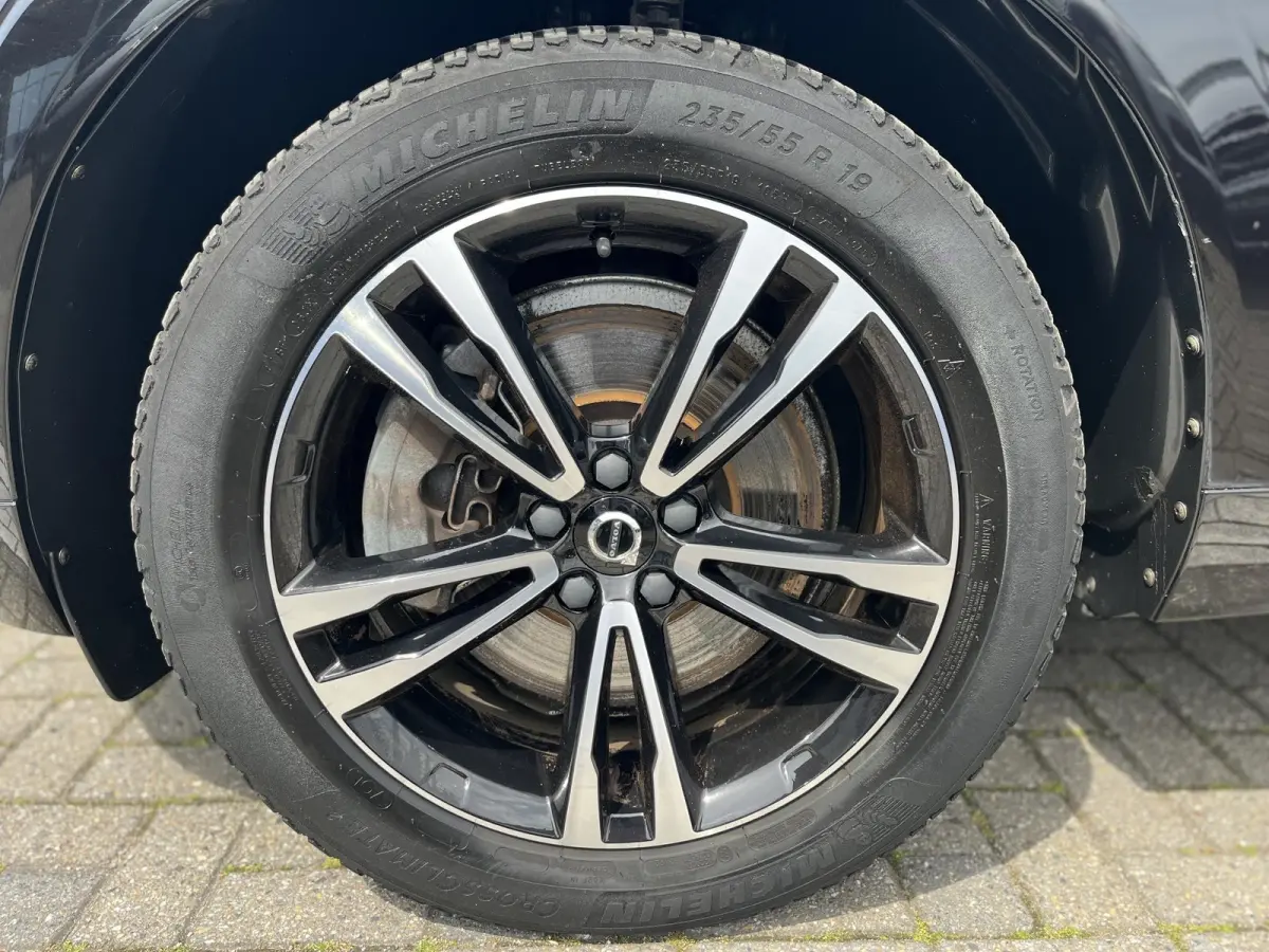 B5 Inscription | Trekhaak | Stoel- en Stuurverwarming | Apple Carplay | Keyless Entry | Parkeercamera |