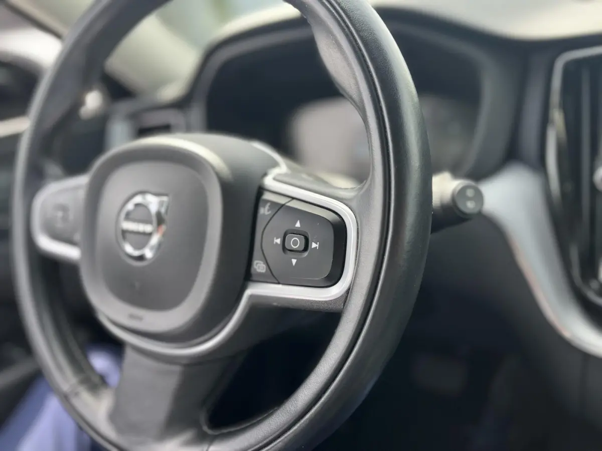 B5 Inscription | Trekhaak | Stoel- en Stuurverwarming | Apple Carplay | Keyless Entry | Parkeercamera |