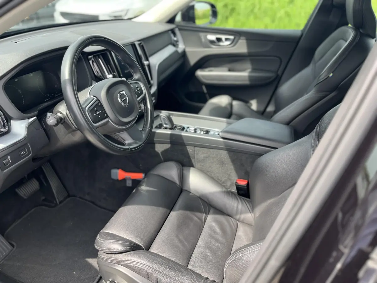 B5 Inscription | Trekhaak | Stoel- en Stuurverwarming | Apple Carplay | Keyless Entry | Parkeercamera |