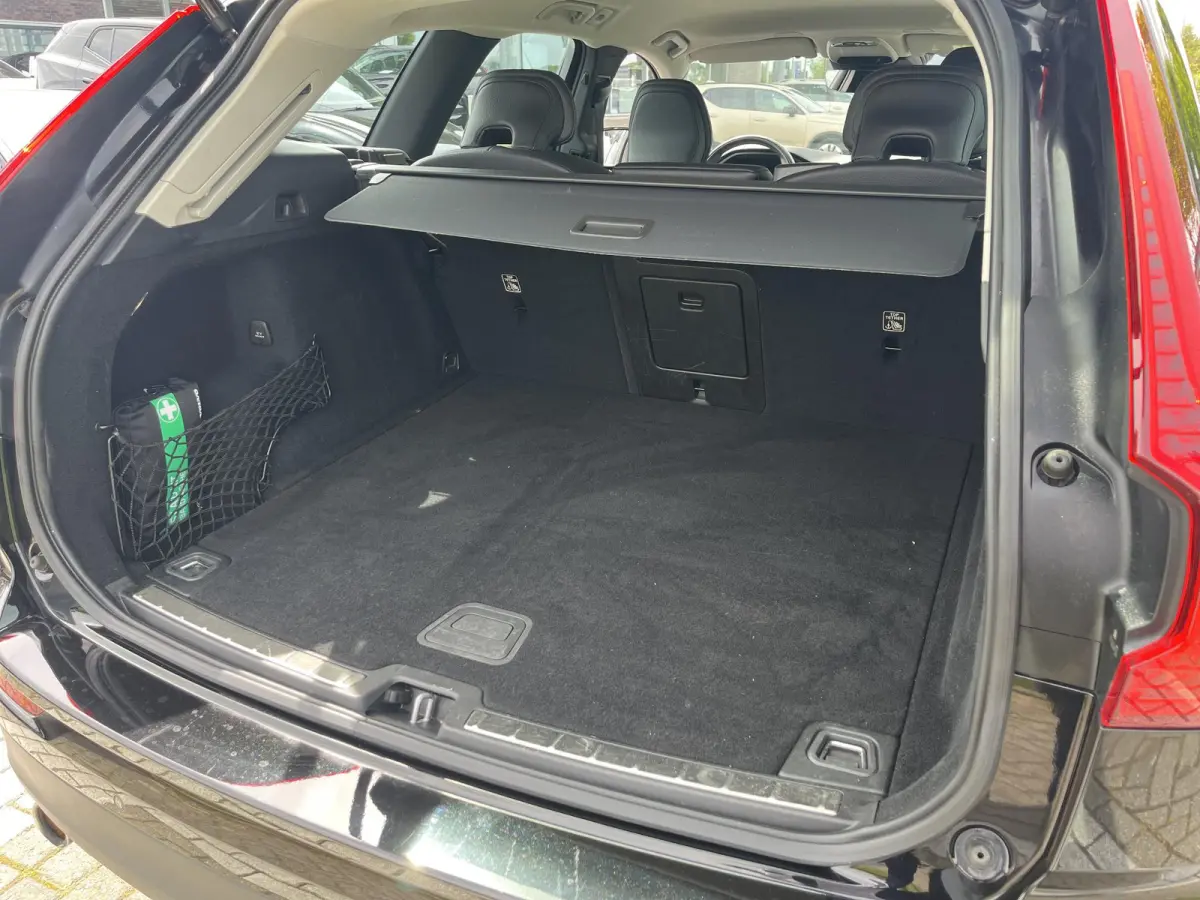 B5 Inscription | Trekhaak | Stoel- en Stuurverwarming | Apple Carplay | Keyless Entry | Parkeercamera |
