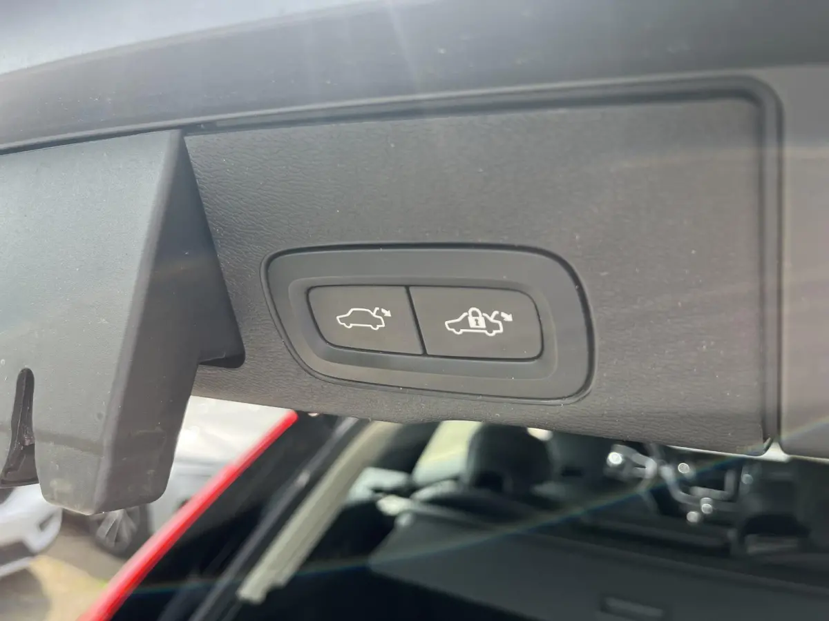 B5 Inscription | Trekhaak | Stoel- en Stuurverwarming | Apple Carplay | Keyless Entry | Parkeercamera |