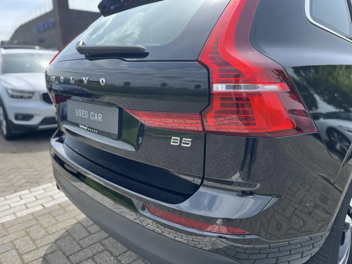 B5 Inscription | Trekhaak | Stoel- en Stuurverwarming | Apple Carplay | Keyless Entry | Parkeercamera |