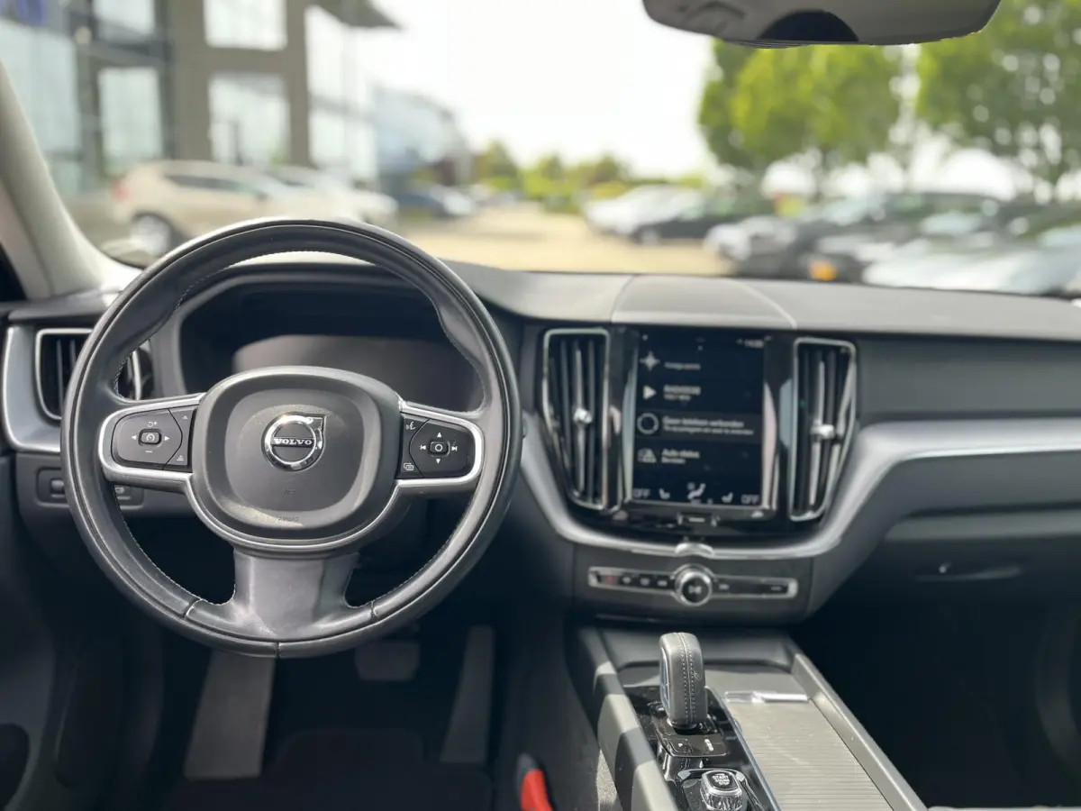 B5 Inscription | Trekhaak | Stoel- en Stuurverwarming | Apple Carplay | Keyless Entry | Parkeercamera |