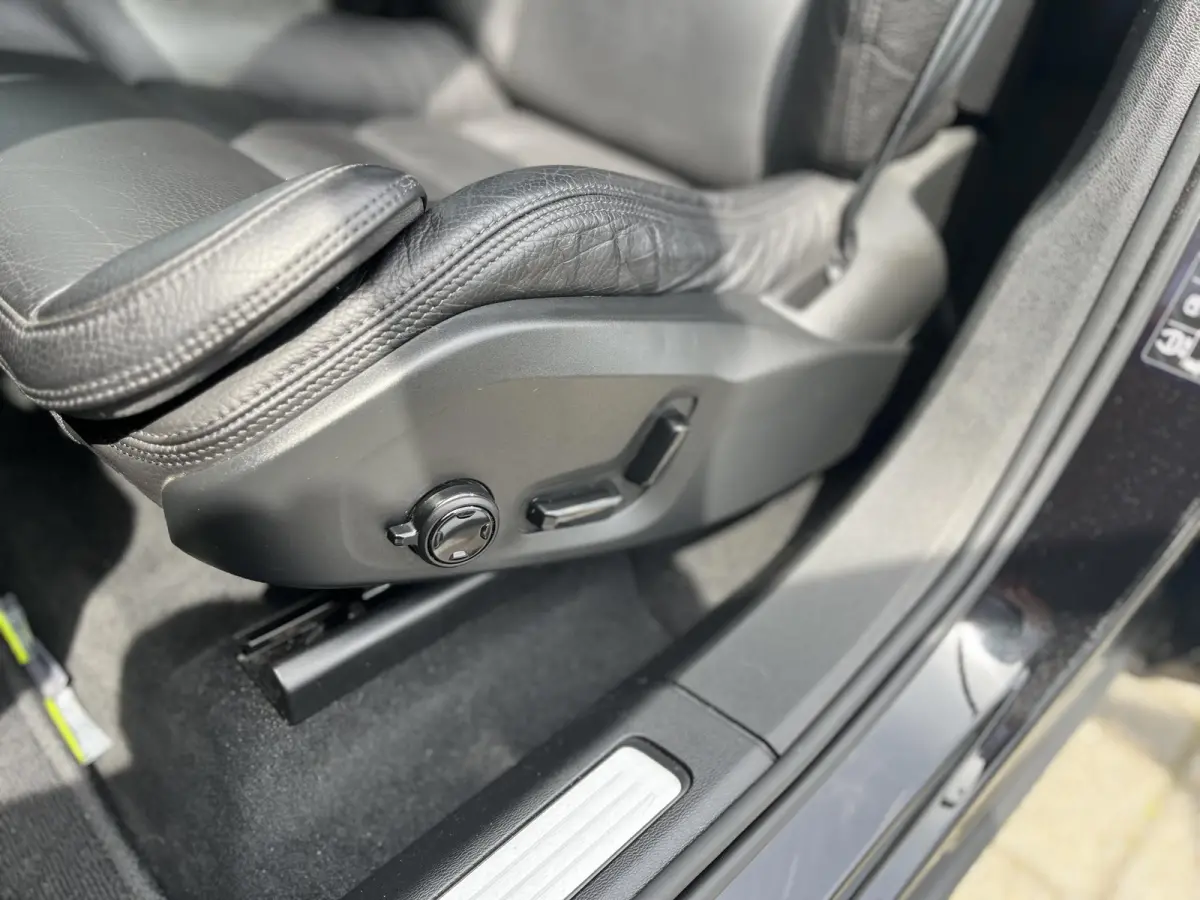 B5 Inscription | Trekhaak | Stoel- en Stuurverwarming | Apple Carplay | Keyless Entry | Parkeercamera |