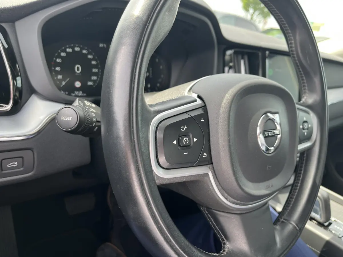 B5 Inscription | Trekhaak | Stoel- en Stuurverwarming | Apple Carplay | Keyless Entry | Parkeercamera |