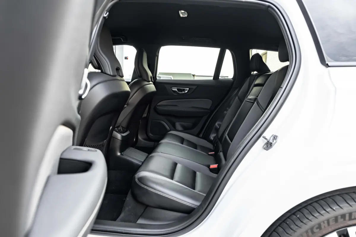 2.0 T8 Recharge AWD R-Design 390Pk | Trekhaak | SOH 91% |  Achteruitrijcamera | Apple carplay Android Auto | Stoel/stuurverwarming | 19"LMV