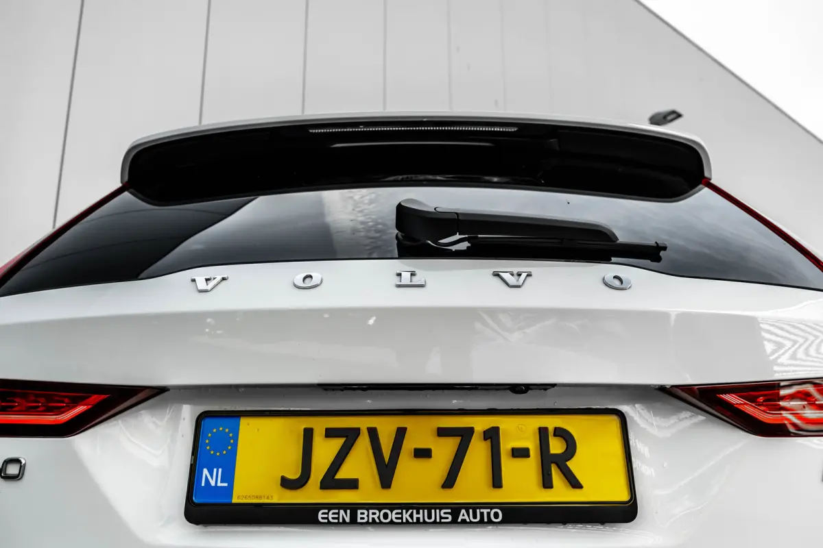2.0 T8 Recharge AWD R-Design 390Pk | Trekhaak | SOH 91% |  Achteruitrijcamera | Apple carplay Android Auto | Stoel/stuurverwarming | 19"LMV