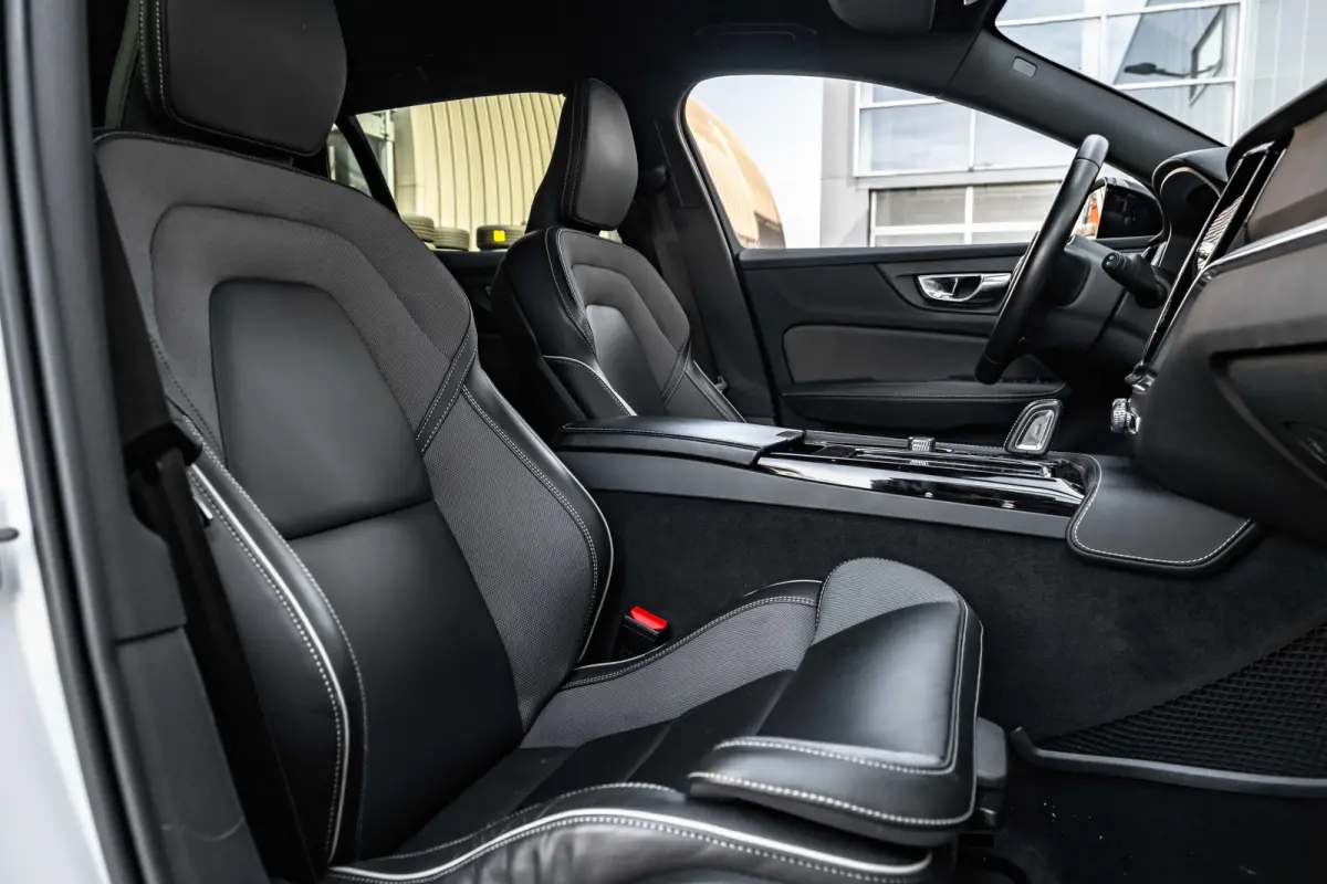 2.0 T8 Recharge AWD R-Design 390Pk | Trekhaak | SOH 91% |  Achteruitrijcamera | Apple carplay Android Auto | Stoel/stuurverwarming | 19"LMV