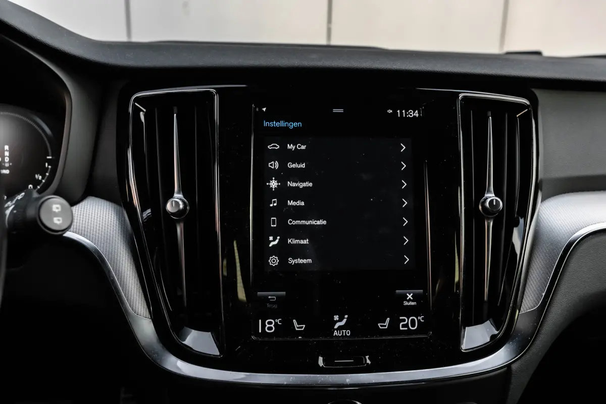 2.0 T8 Recharge AWD R-Design 390Pk | Trekhaak | SOH 91% |  Achteruitrijcamera | Apple carplay Android Auto | Stoel/stuurverwarming | 19"LMV