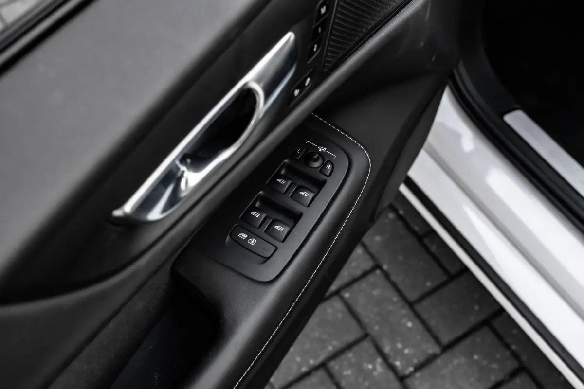 2.0 T8 Recharge AWD R-Design 390Pk | Trekhaak | SOH 91% |  Achteruitrijcamera | Apple carplay Android Auto | Stoel/stuurverwarming | 19"LMV