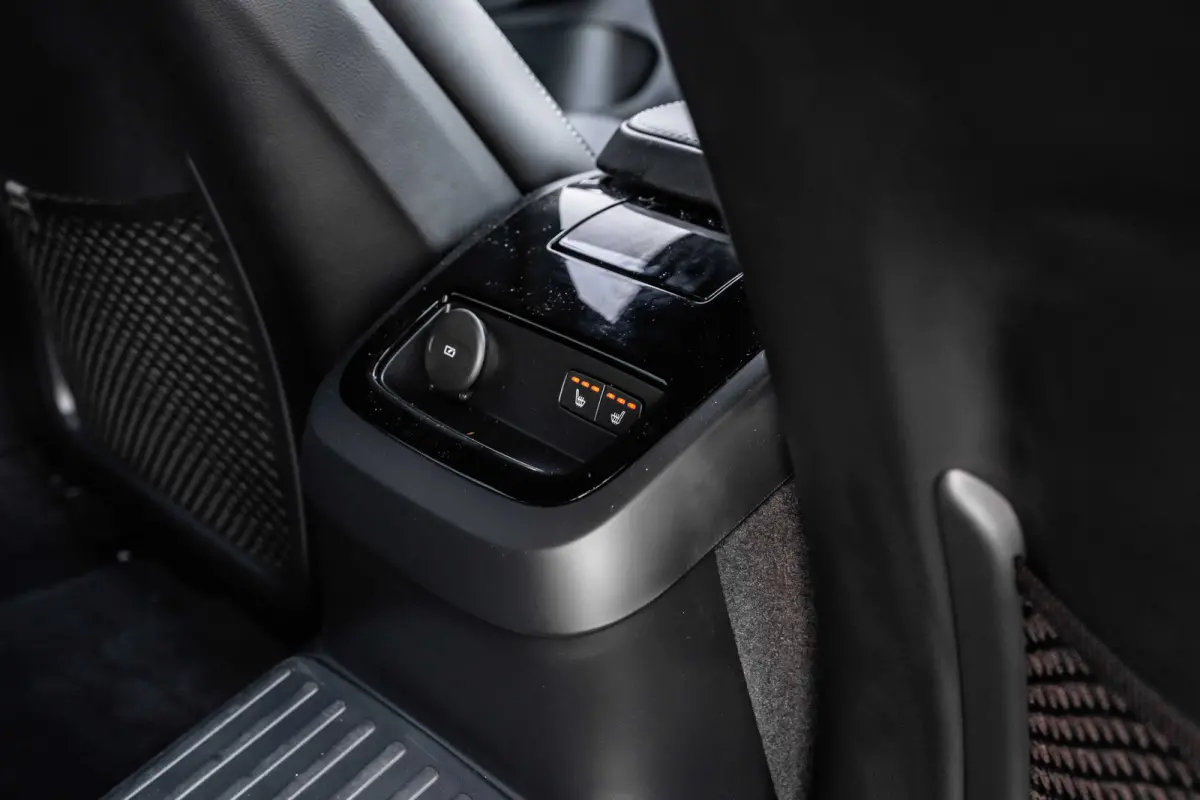 2.0 T8 Recharge AWD R-Design 390Pk | Trekhaak | SOH 91% |  Achteruitrijcamera | Apple carplay Android Auto | Stoel/stuurverwarming | 19"LMV