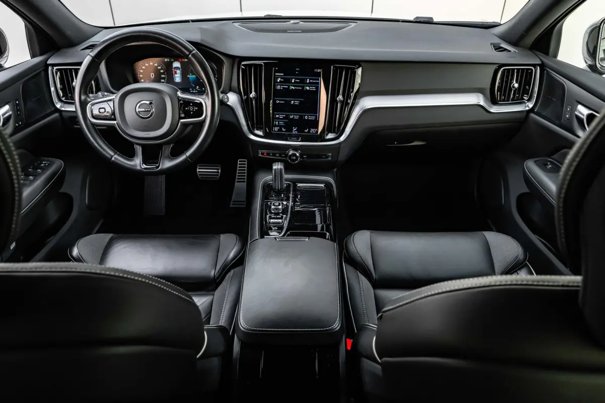 2.0 T8 Recharge AWD R-Design 390Pk | Trekhaak | SOH 91% |  Achteruitrijcamera | Apple carplay Android Auto | Stoel/stuurverwarming | 19"LMV