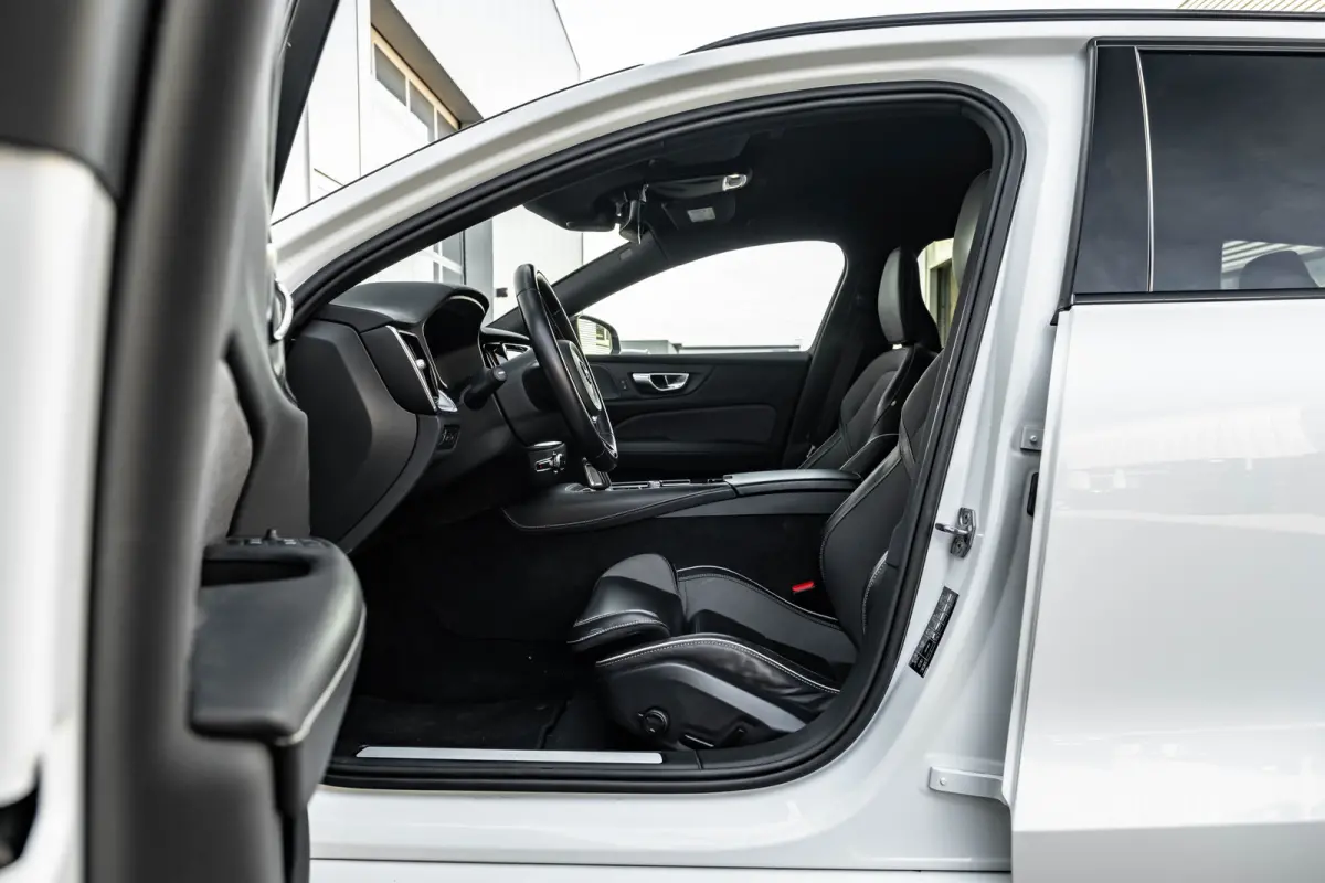 2.0 T8 Recharge AWD R-Design 390Pk | Trekhaak | SOH 91% |  Achteruitrijcamera | Apple carplay Android Auto | Stoel/stuurverwarming | 19"LMV
