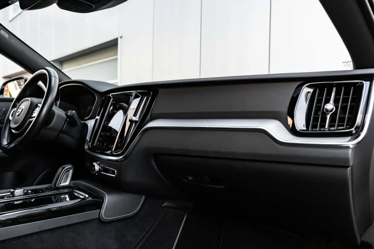 2.0 T8 Recharge AWD R-Design 390Pk | Trekhaak | SOH 91% |  Achteruitrijcamera | Apple carplay Android Auto | Stoel/stuurverwarming | 19"LMV