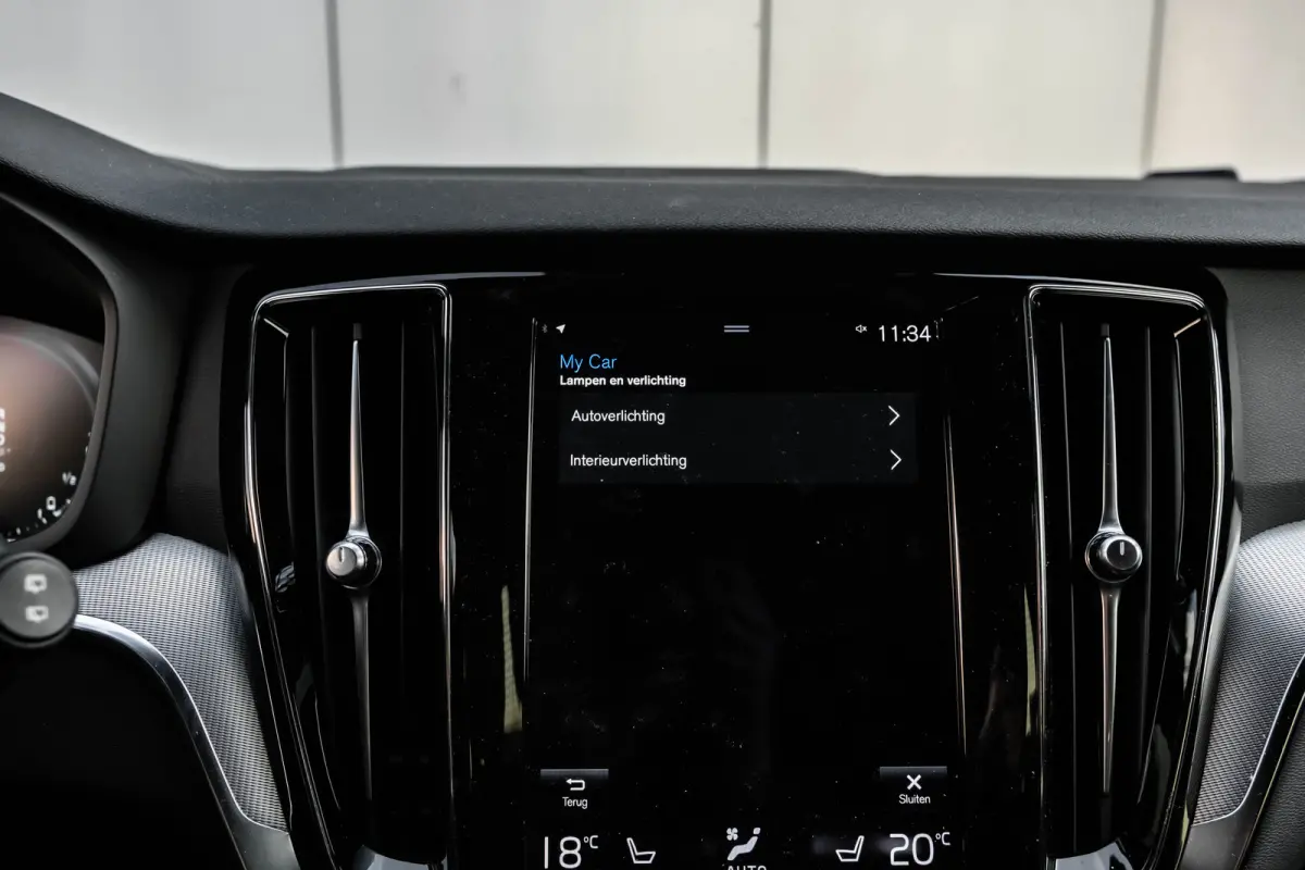 2.0 T8 Recharge AWD R-Design 390Pk | Trekhaak | SOH 91% |  Achteruitrijcamera | Apple carplay Android Auto | Stoel/stuurverwarming | 19"LMV