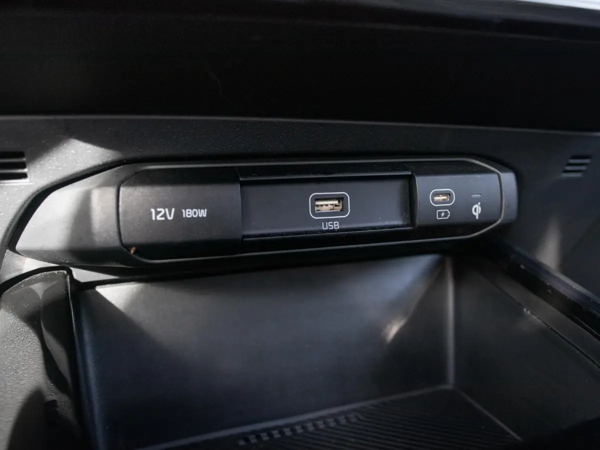 Plus 64.8 kWh l Stoel Stuurverwarming l Lederlook bekleding l SOH 99,1% l