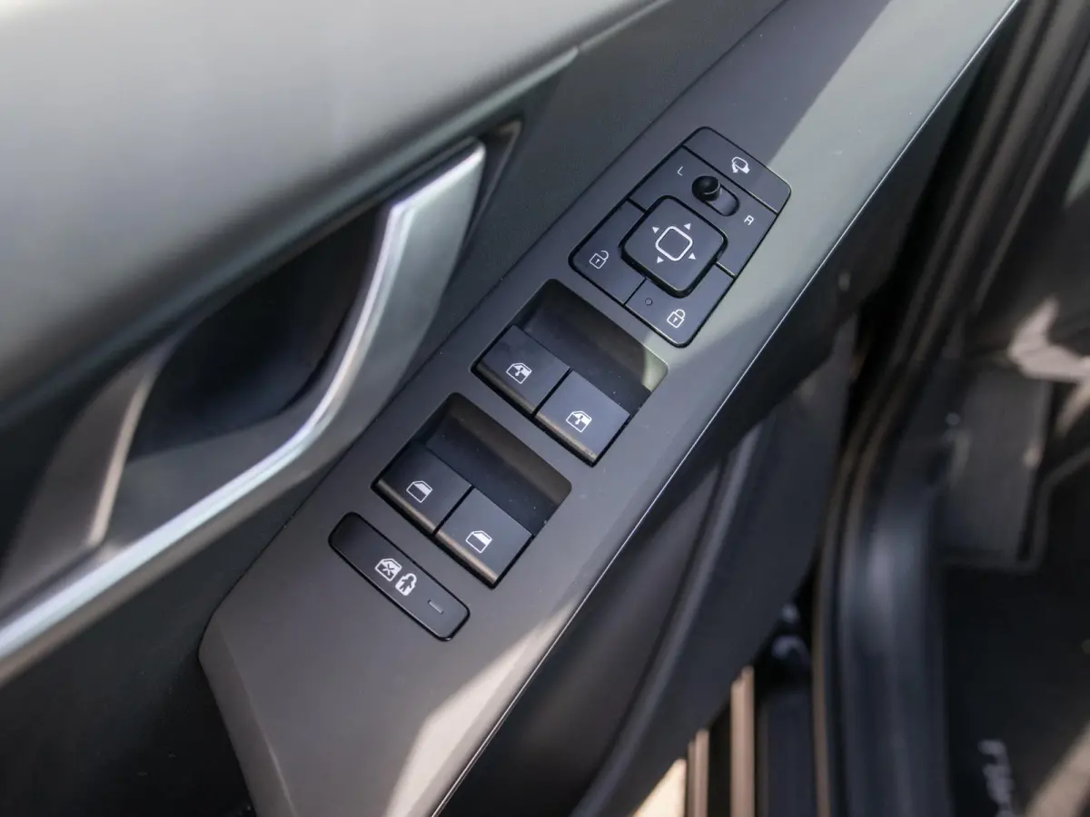 Plus 64.8 kWh l Stoel Stuurverwarming l Lederlook bekleding l SOH 99,1% l