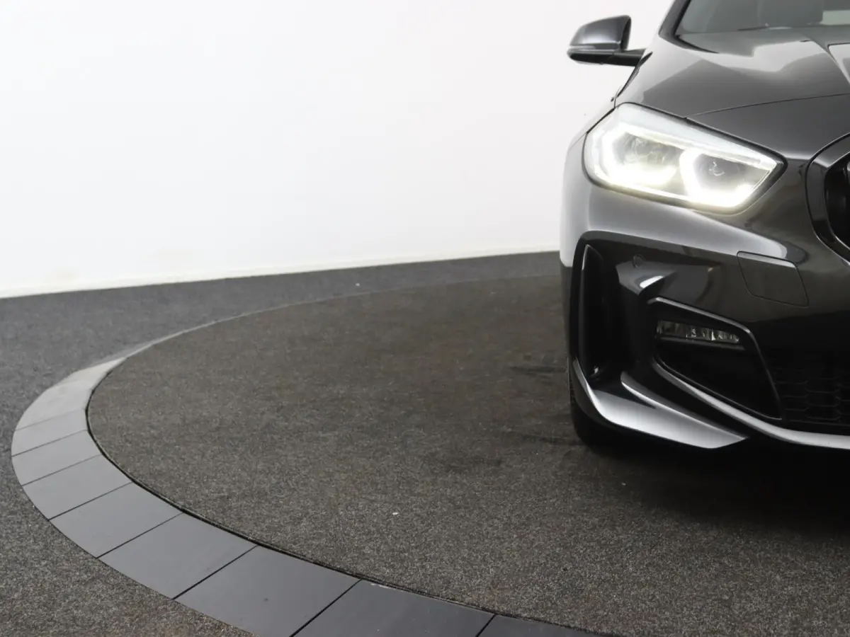 118i Business Edition | M Sport | Panoramadak | Parkeercamera | 33.282 km |