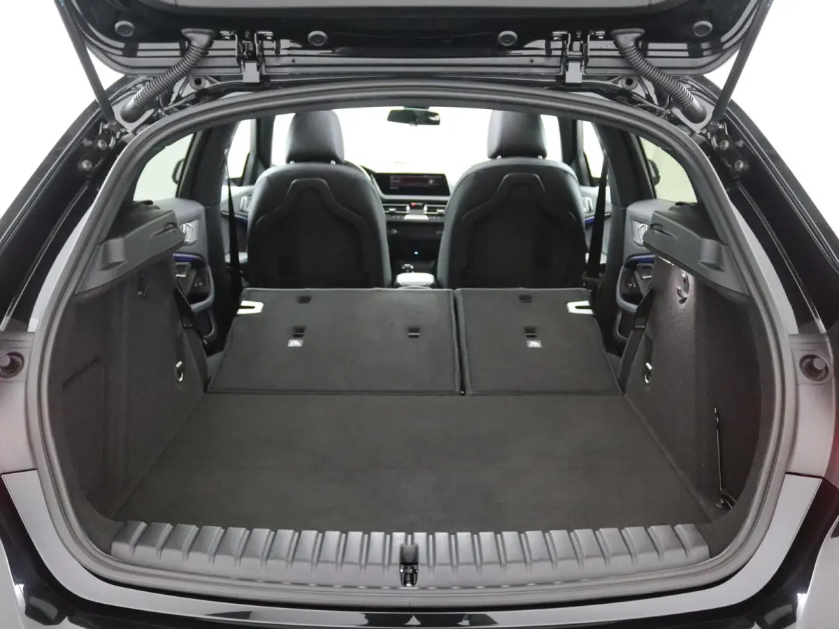 118i Business Edition | M Sport | Panoramadak | Parkeercamera | 33.282 km |