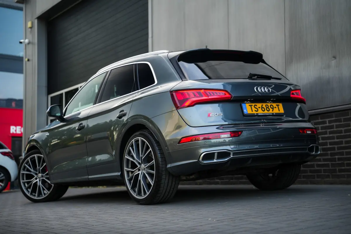 SQ5 3.0 TFSI 354 pk SQ5 Quattro Pro Line Plus S-Line / Lucht-Vering/ RS-Stoelen/ Pano-Dak/ Head-Up/ 360-Camera/ Keyless/ B&O-Sound/ Adap.Cruise/ Matrix-Led/ Trekhaak/ 21'' LMV